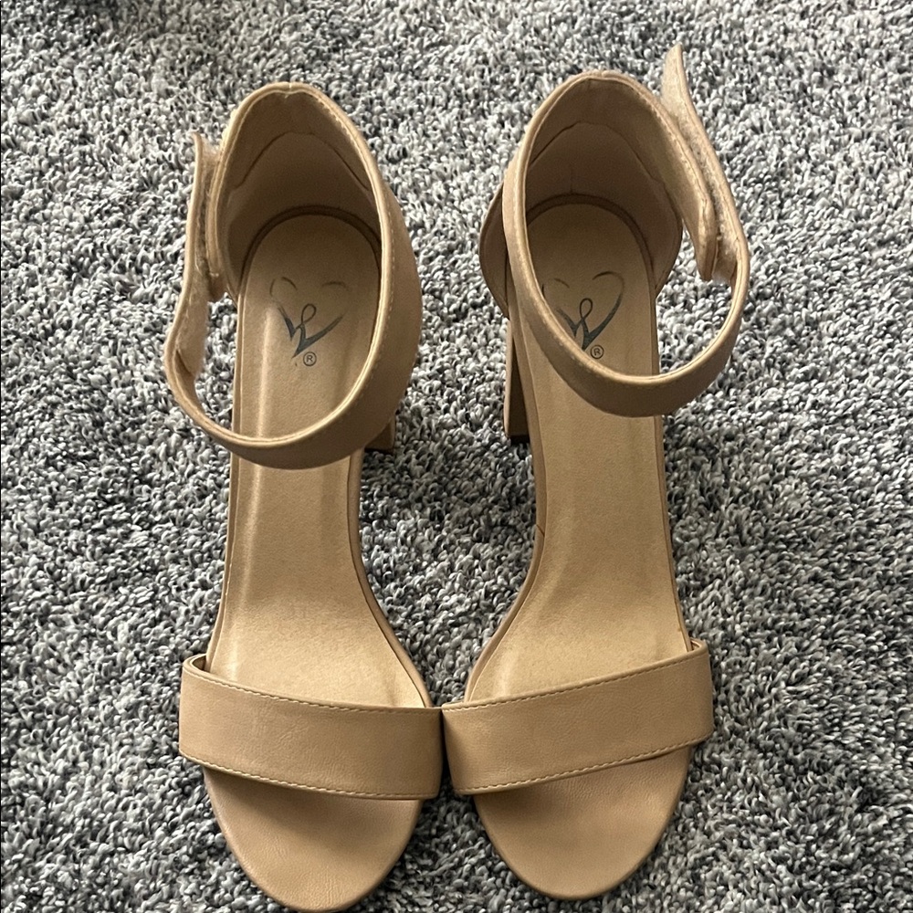 Elegant Tan Women's Heels